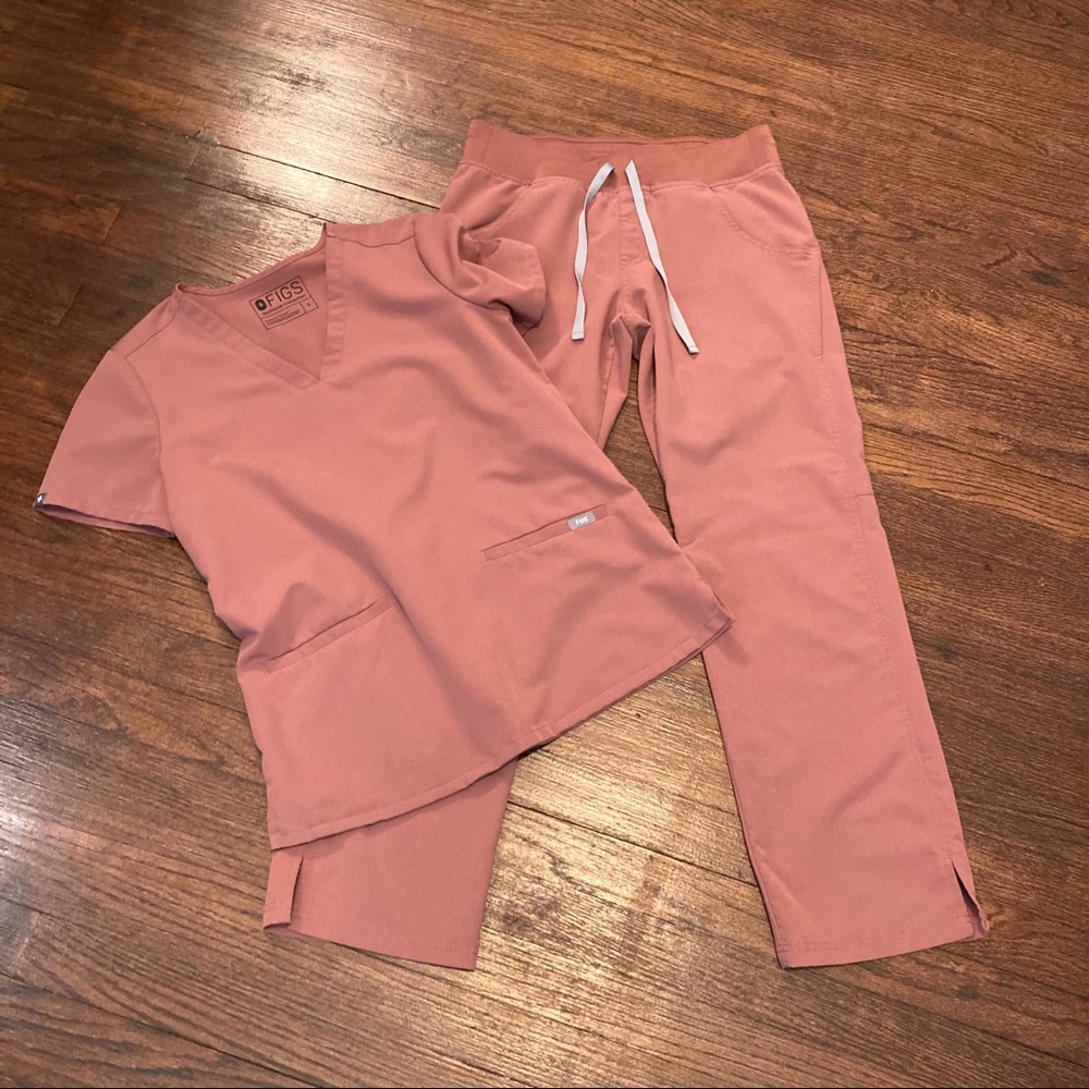 FIGS Mauve Set